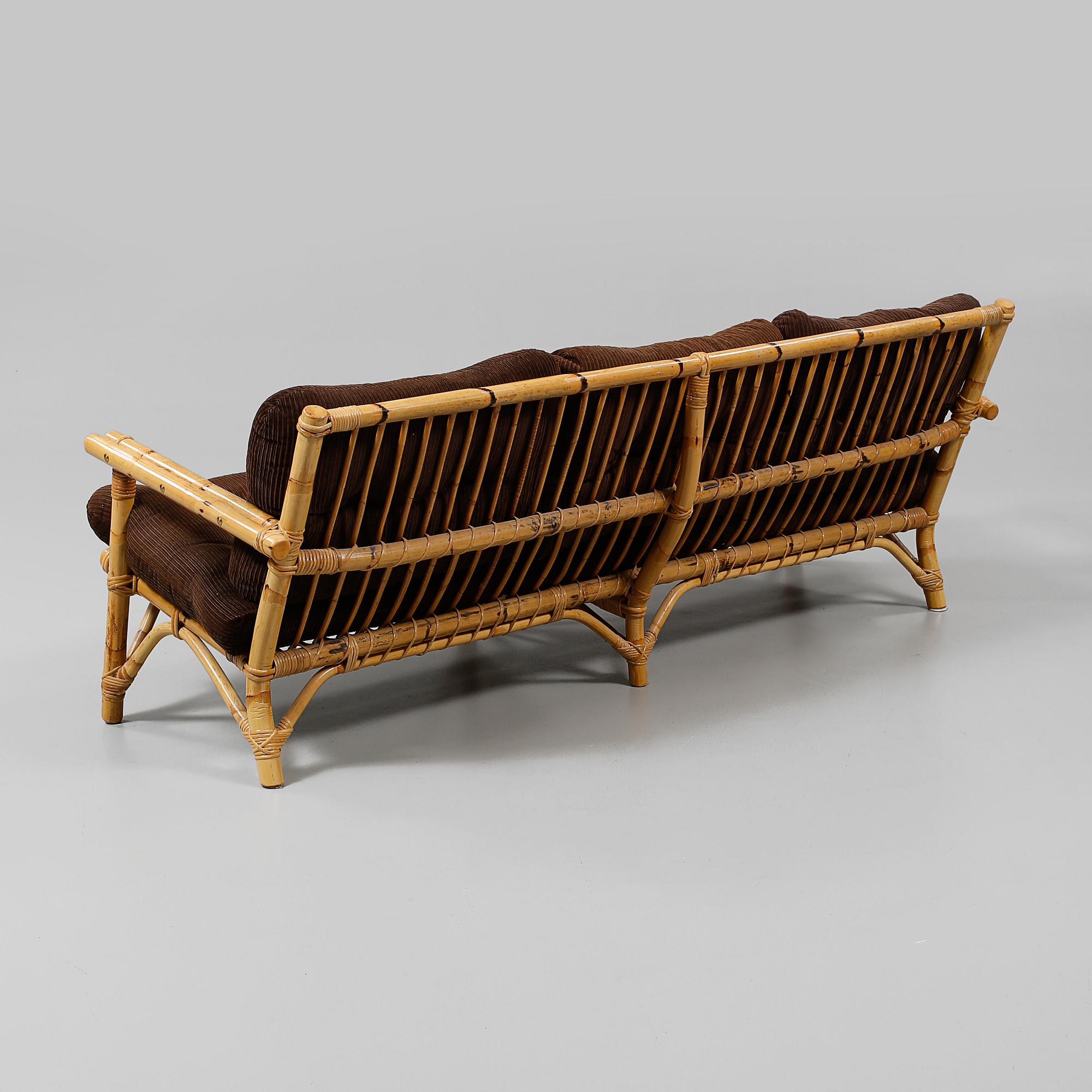 SOFFA , samt FÅTÖLJER, ett par, 1900-talets andra hälft.