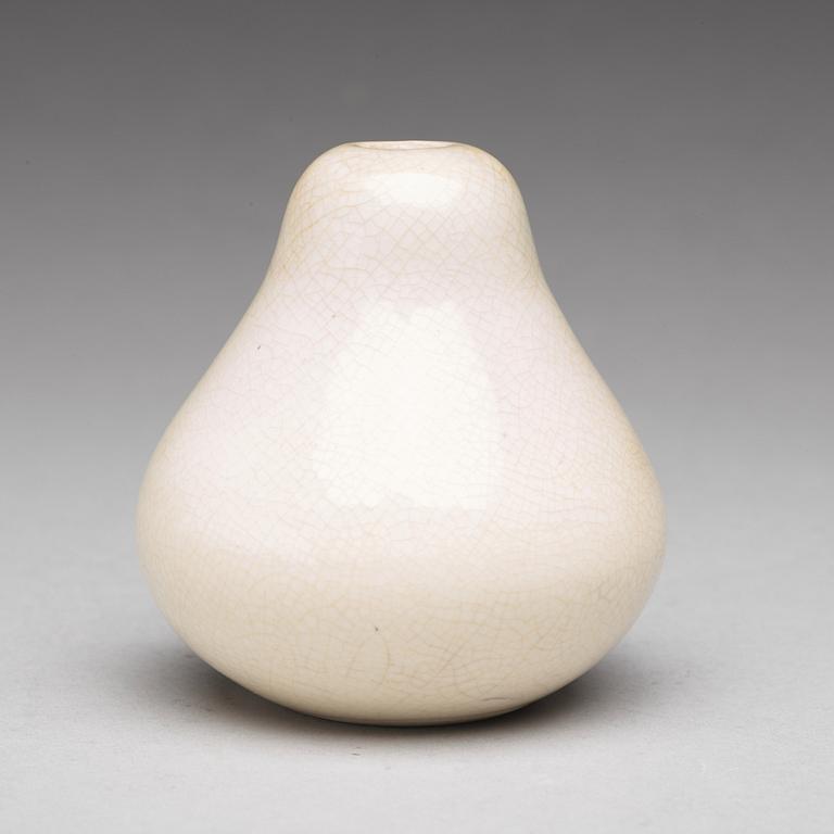 A small white ge glazed pear shaped vase/water pot, Qing dynasty, Kangxi (1662-1722).
