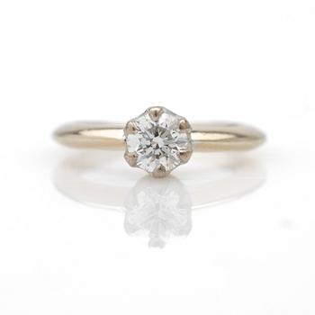 Ring, 14k gold with brilliant-cut diamond.