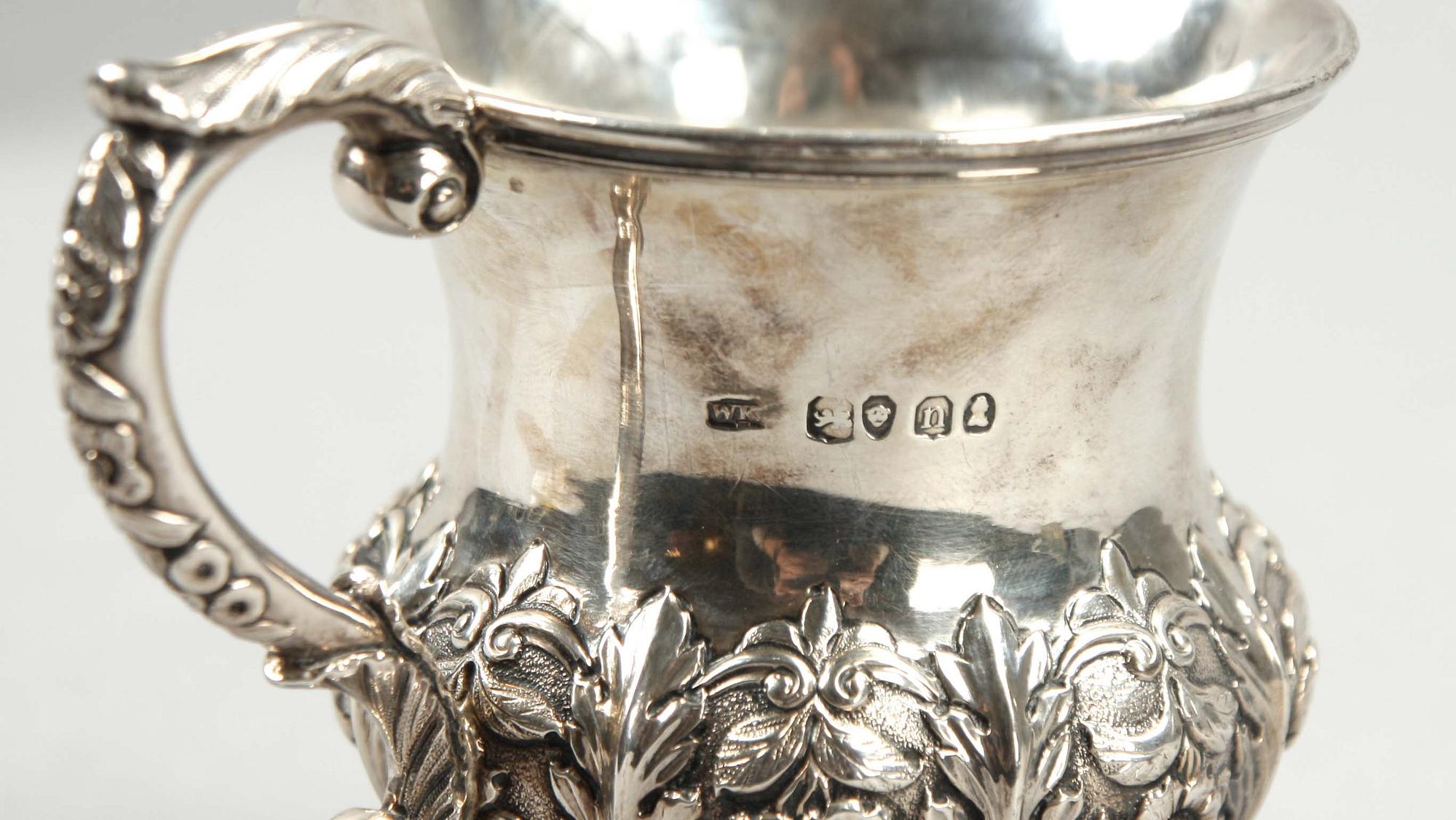 STOP, 2 st, silver, London 1860-61 resp 1828-29. Vikt ca 450 g.