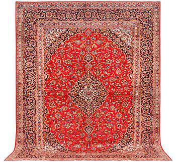 A Kashan carpet, c. 388 x 295 cm.