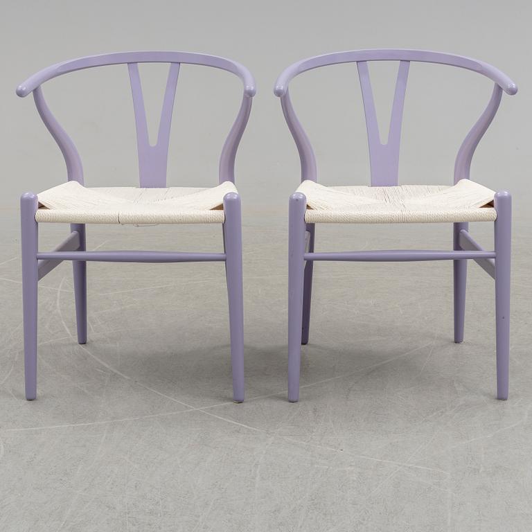 HANS J WEGNER, karmstolar, ett par, "Y-stolen", Carl Hansen & Søn, 2000-tal.