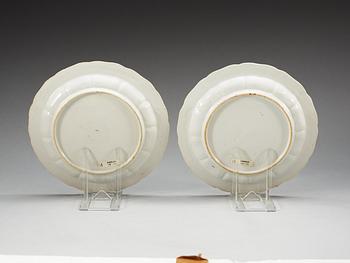 A pair of famille verte dishes, Qing dynasty, Kangxi (1662-1722).