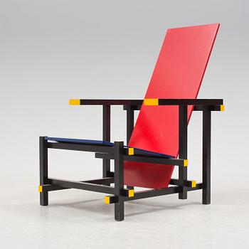 GERRIT RIETVELD, fåtölj, "Red and blue chair", Cassina, formgiven 1918.