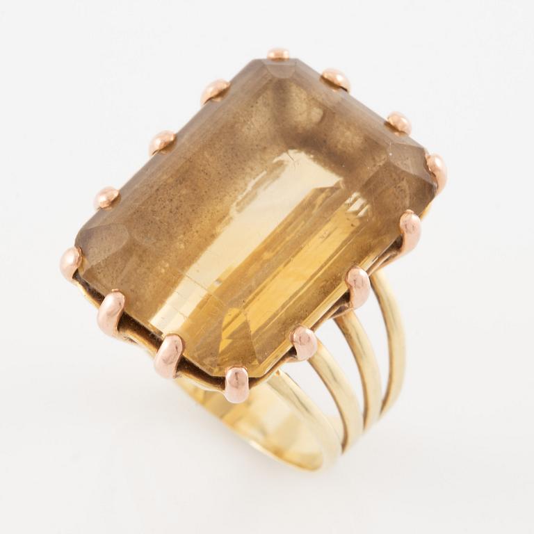 Ring 14K gold with citrine.