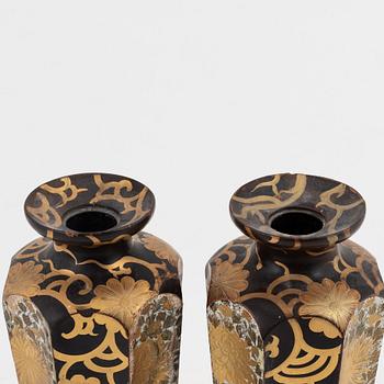 A pair of Japanese lacquered vases, Meiji period (1868-1912).