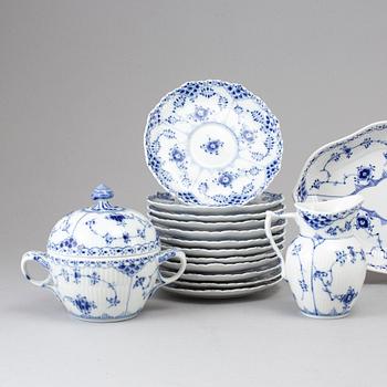 ROYAL COPENHAGEN, kaffeservis, 16 delar, porslin. "Musselmalet" Halvblonde, Danmark, 1900-talets andra hälft.