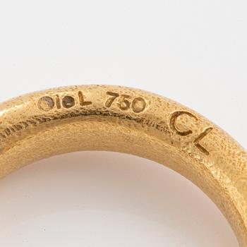 An 18K gold Ole Lynggaard ring set with a round brilliant-cut diamond.
