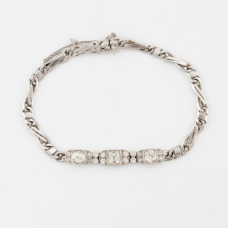 Armband 18K vitguld med gammal- och åttkantslipade diamanter.