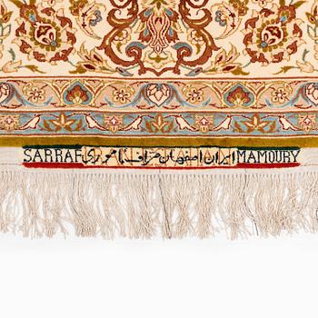 Matta, semiantik Isfahan, centrala Persien, part silk, signerad Sarraf Mamoury, ca 315 x 193 cm.