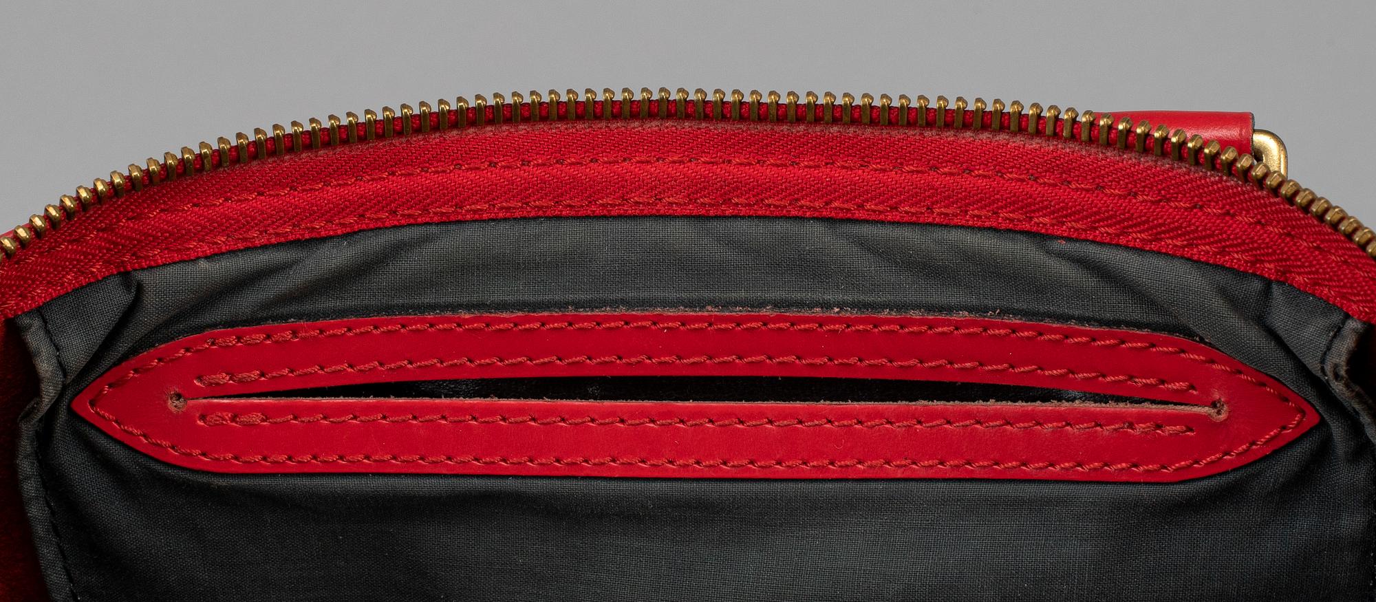 LOUIS VUITTON, 'Speedy Epi 30'.