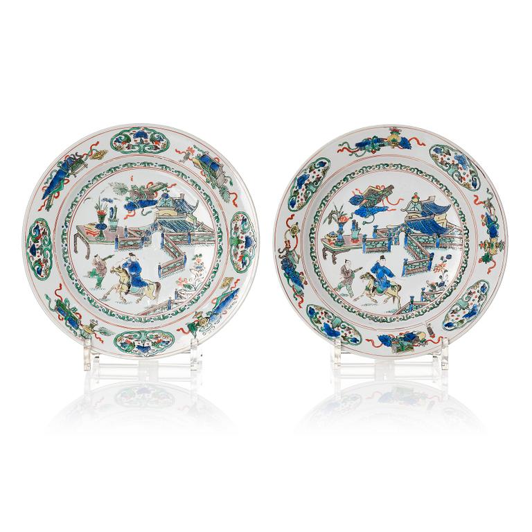 A pair of famille verte plates, Qing dynasty, Kangxi (1662-1722).
