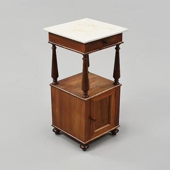 SÄNGBORD, omkring sekelskiftet 1900.