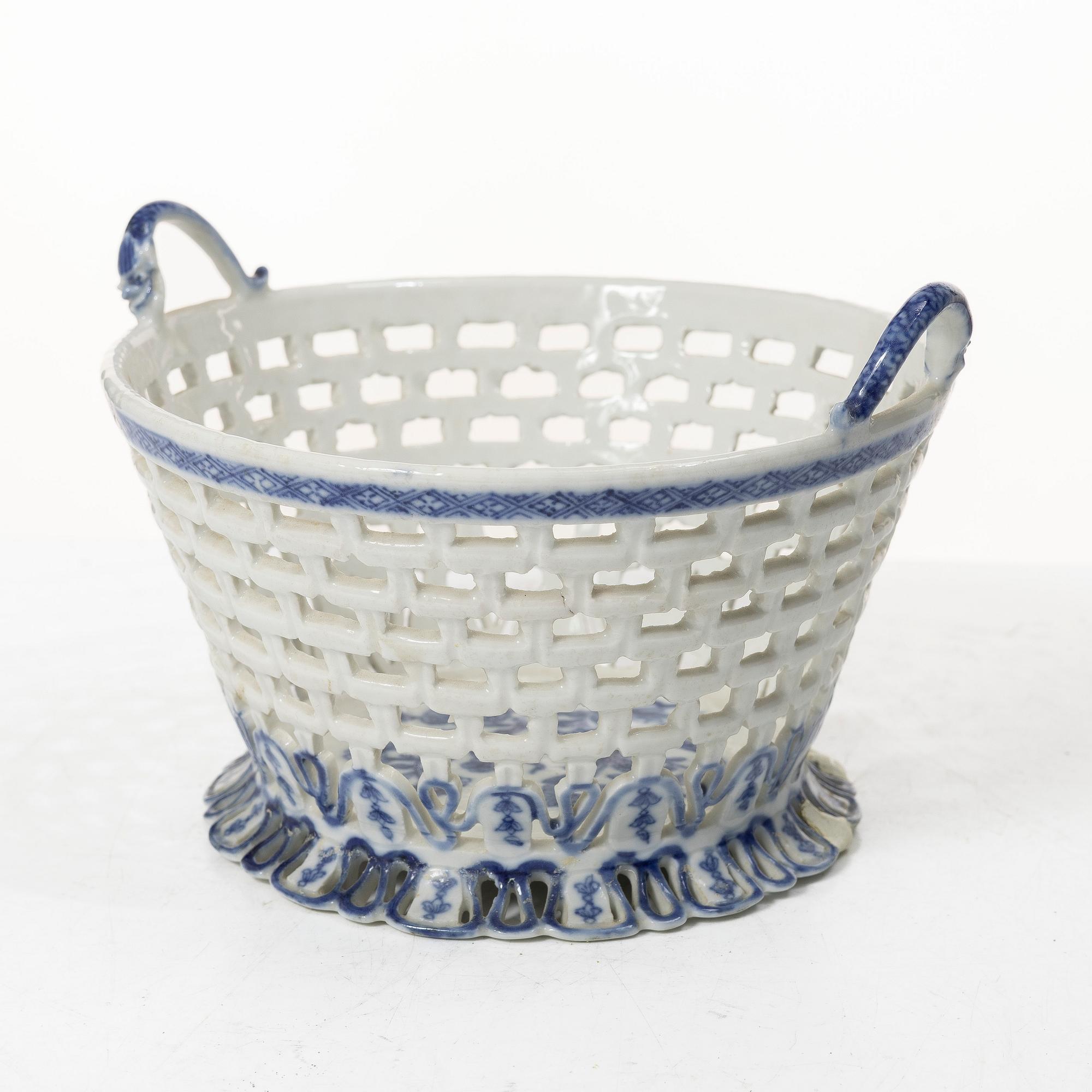 A blue and white chesnut basket, Qing dynasty, 18th century.