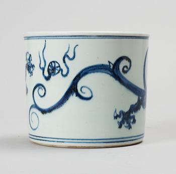 PENSELSTÄLL, porslin. Kina, Ming-stil, 1900-tal.