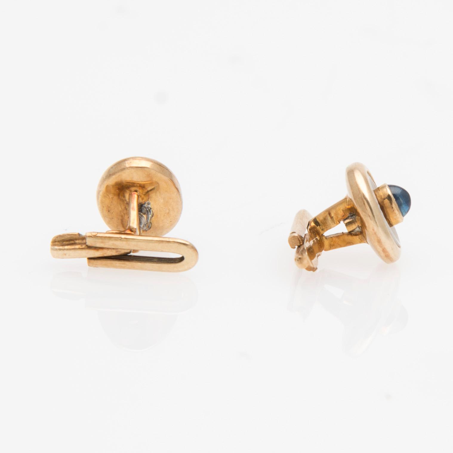 FRACKKNAPPAR, cabochonslipade safirer, pärlemor, 14K guld.