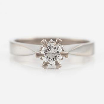 Ring in 18K white gold with a round brilliant-cut diamond of 0.38 ct according to the engraving.