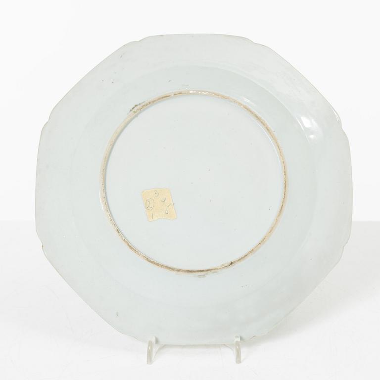 Tallrikar, fem stycken, porslin, Kina, Qingdynastin, 1700-tal.