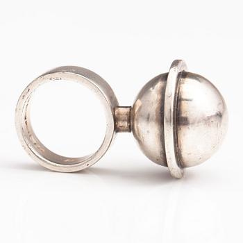 RING, silver. Pekka Sarvanto för Aarikka, Helsingfors 1965.