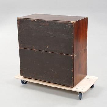 BYRÅ/DRAGKISTA, engelsk stil, 1900-talets början.