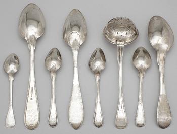 BESTICKDELAR, 8 st, silver, bland annat Lars Grubb (1816-1847) Söderhamn. 1800-tal. Vikt ca 240 gram.