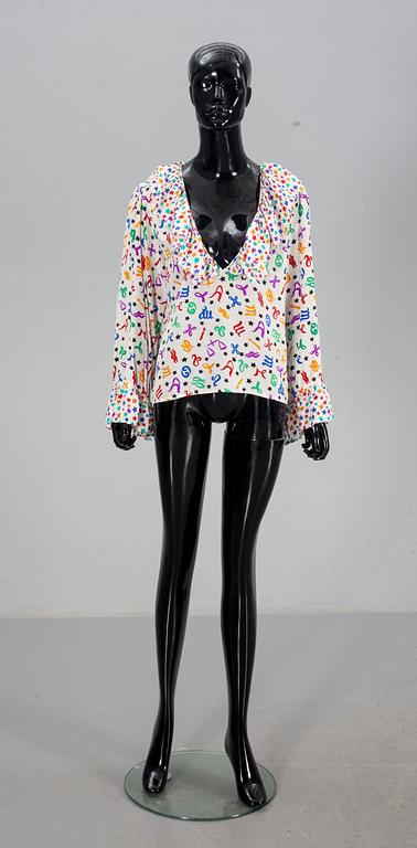 BLUS, Yves Saint Laurent.