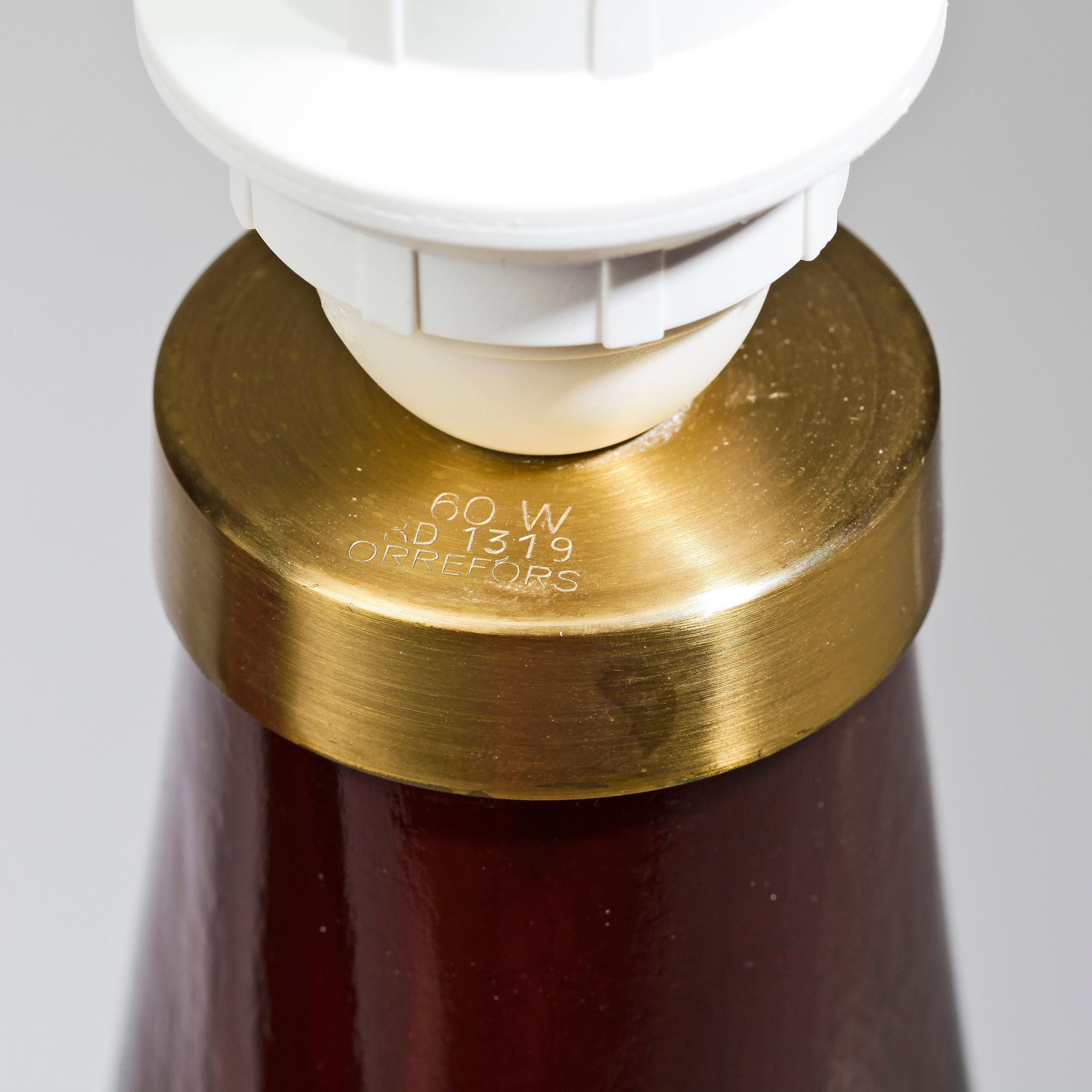 BORDSLAMPOR, ett par, glas, Carl Fagerlund, Orrefors. 1900-talets andra hälft.