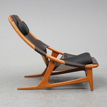 ARNE TIDEMAND RUUD, a teak and leather 'Holmenkollen'/'3030' easy chair, A/S Inventar, Gjövik, 1960's.