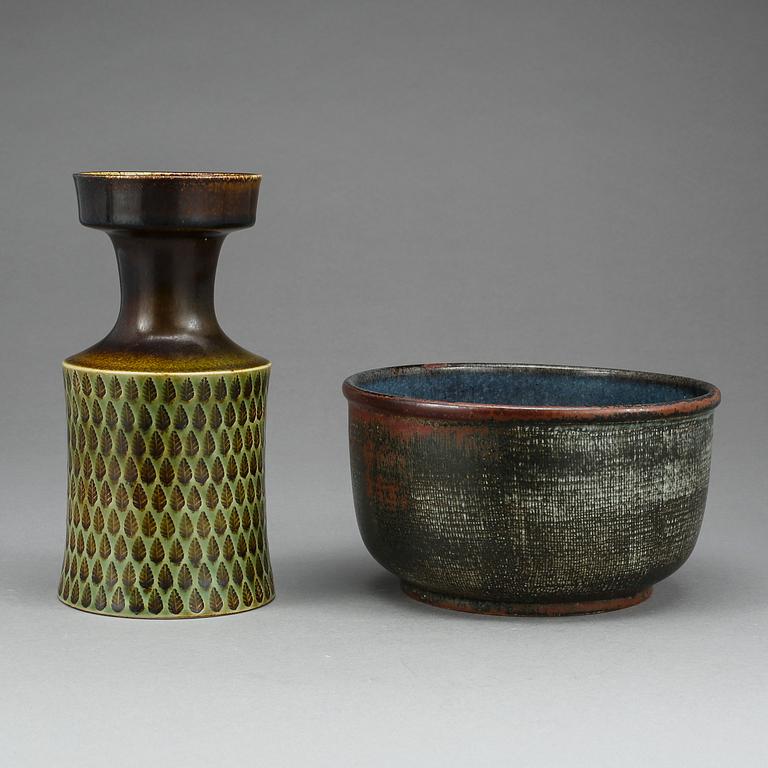 SKÅL samt VAS. Stengods. Stig Lindberg, Gustavsberg. Signerade med studiohanden.