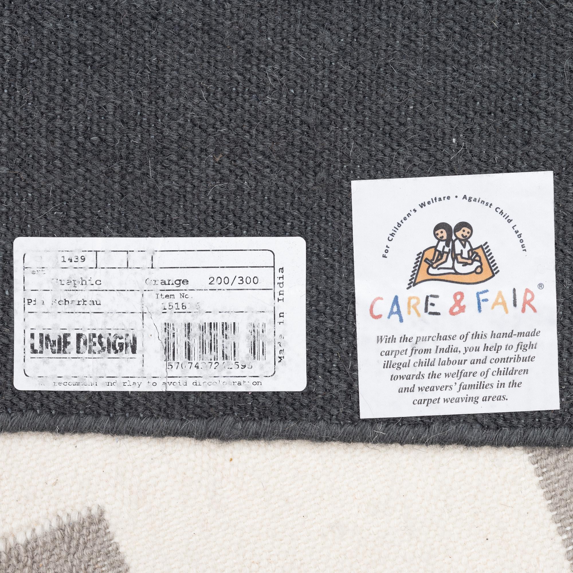 Matta, "Graphic orange", Linie design, ca  302 x 205 cm.