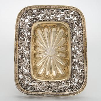 Olof Robert Lundgren, brödkorg, silver, delvis förgyllt, Åbo, möjl. 1830-tal.