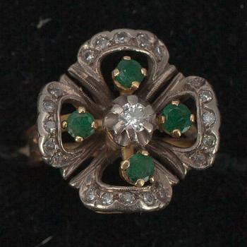 RING, guld 18K, diamanter, smaragder, 9 gram.