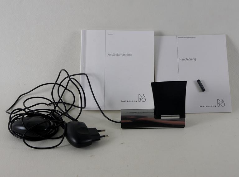 TELEFON MED DOCKNINSSTATION, 3 delar.  Bang & Olufsen "Serene".
