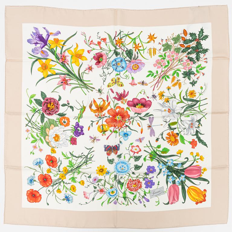 Gucci, a 'Flora' twill silk scarf.