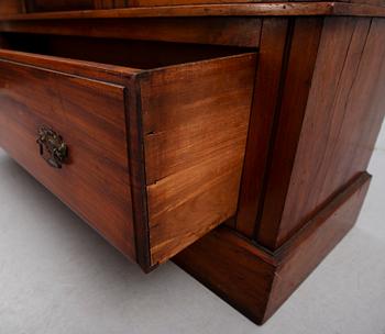 KLÄDSKÅP, England, 1900-talets första hälft.