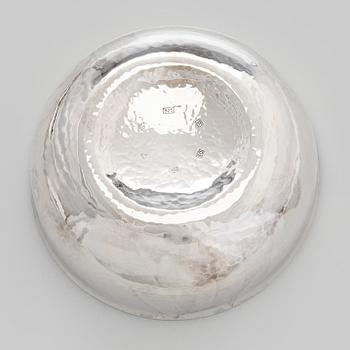 A. Tillander, skål, sterlingsilver och emalj, Åbo 2005.