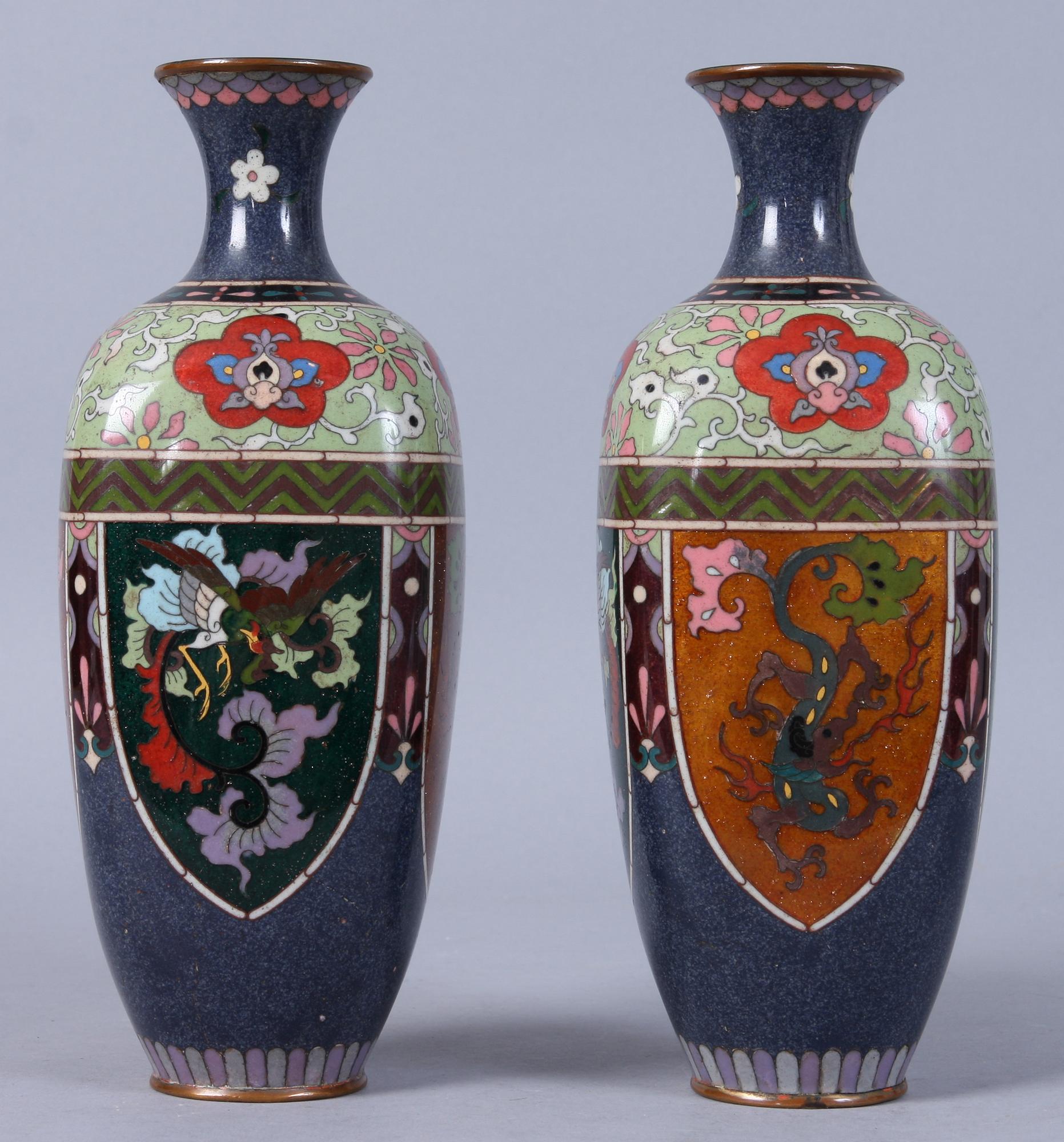 VASER, ett par, cloisonné, 1900-talets första kvartal.