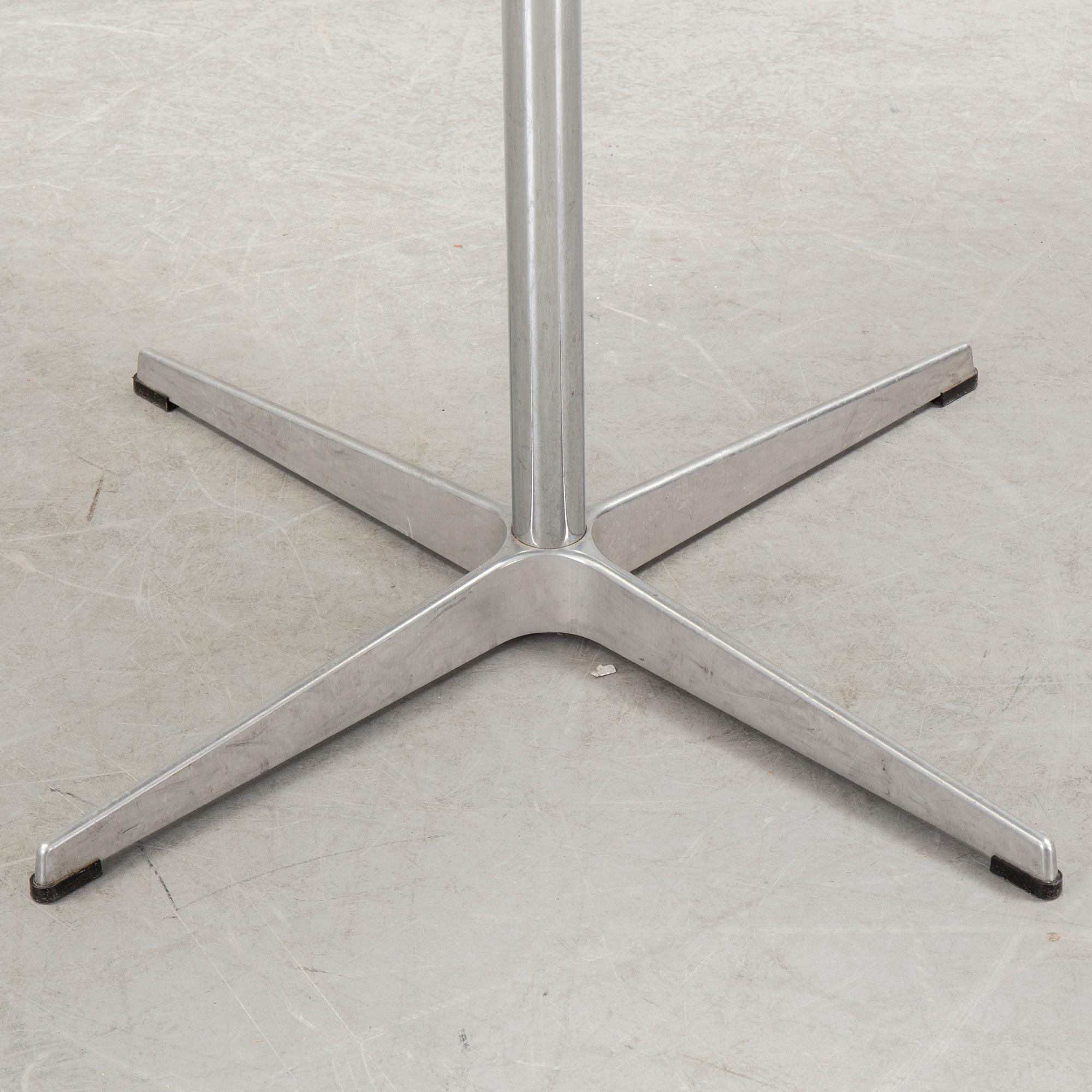 BRUNO MATHSSON & PIET HEIN, bord, för Fritz Hansen, Danmark, 2004.