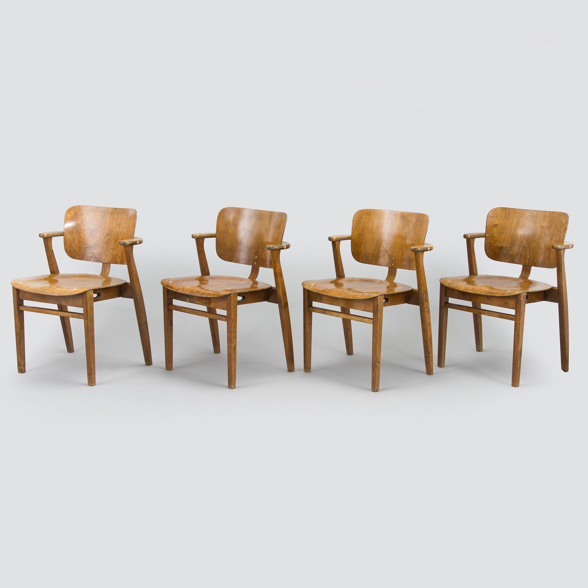 Ilmari Tapiovaara, tuoleja 4 kpl, "Domus", Keravan Puuteollisuus, 1900-luvun puoliväli.