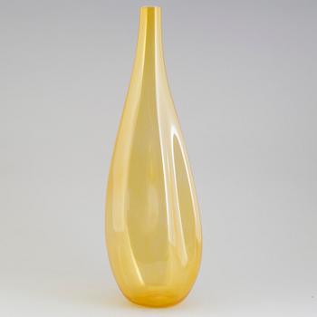 ANN WÅHLSTRÖM, a large glass vase from Kosta Boda Atelier, signed.