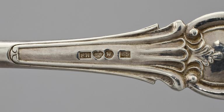 GRÄDDKANNA samt SÅSSLEVAR, 2 st, silver, bl a William Lyon, Göteborg, 1800-tal. Vikt 385g.