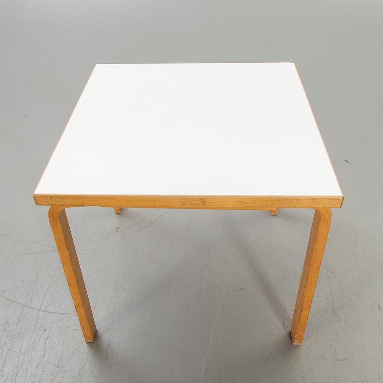 Alvar Aalto, Table "A83C".