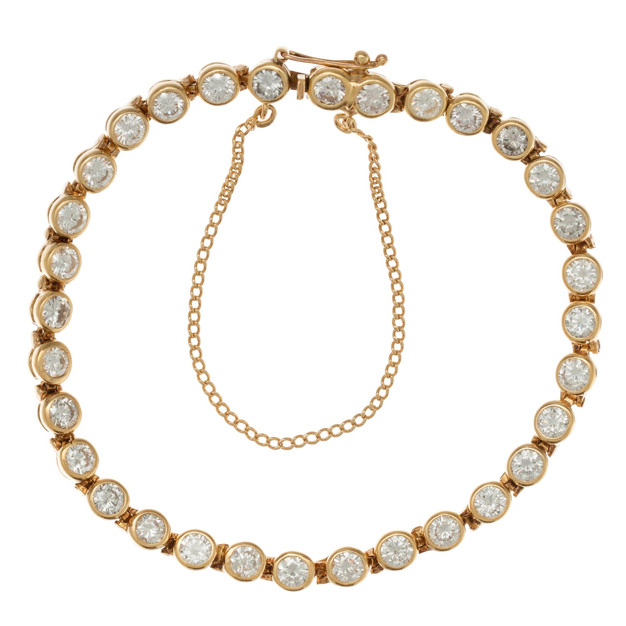 A BRACELET, 18K gold. Brilliant cut diamonds tot. 5.44 ct. I-J/vvs-vs. Length 18,5 cm. Veight 21 g.