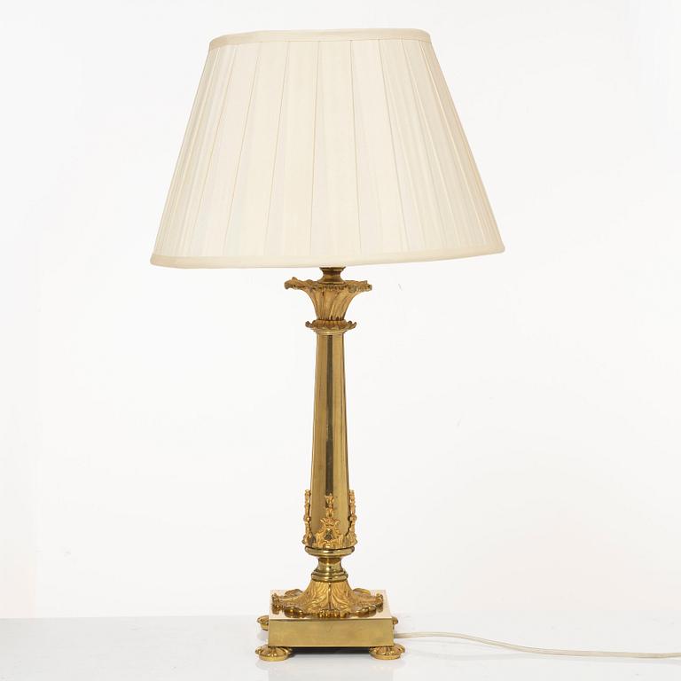 Table lamp.