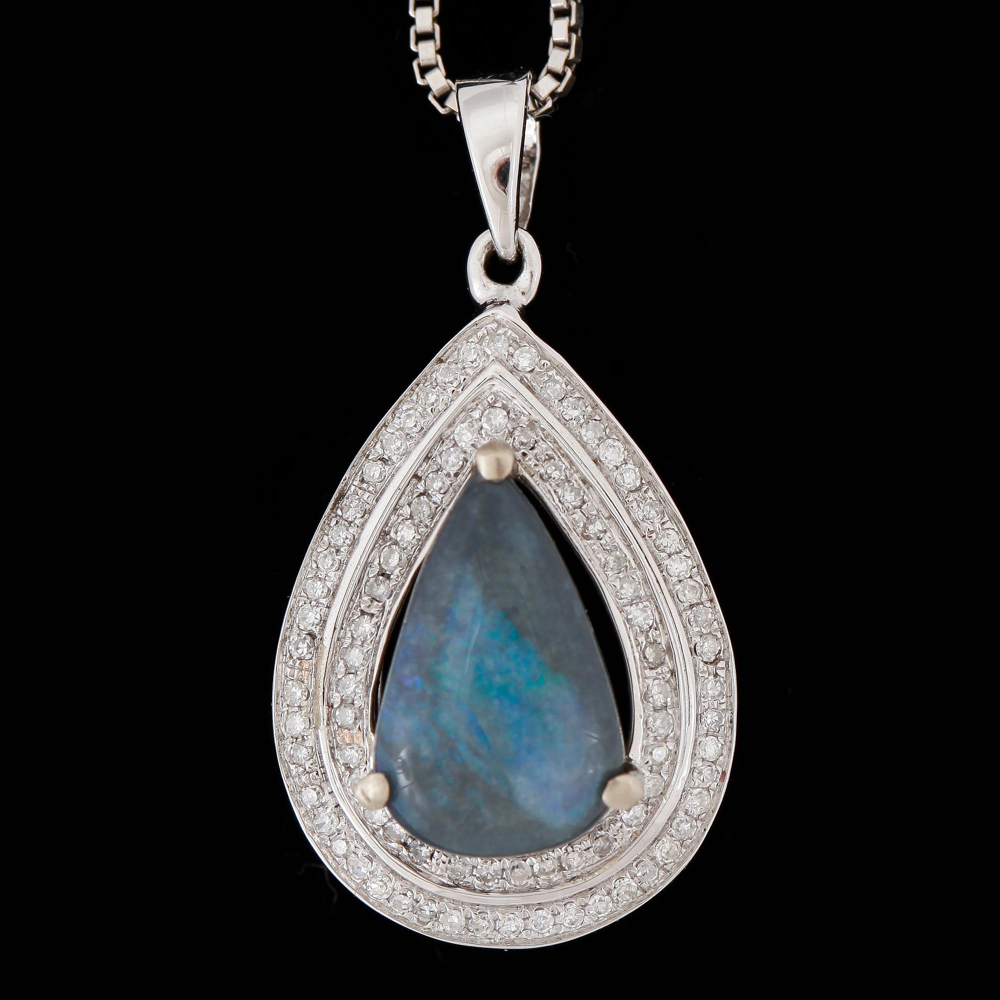 HALSSMYCKE, 14k vitguld med opal och diamanter tot ca0,42ct. 2000-tal. Totalvikt ca6g.