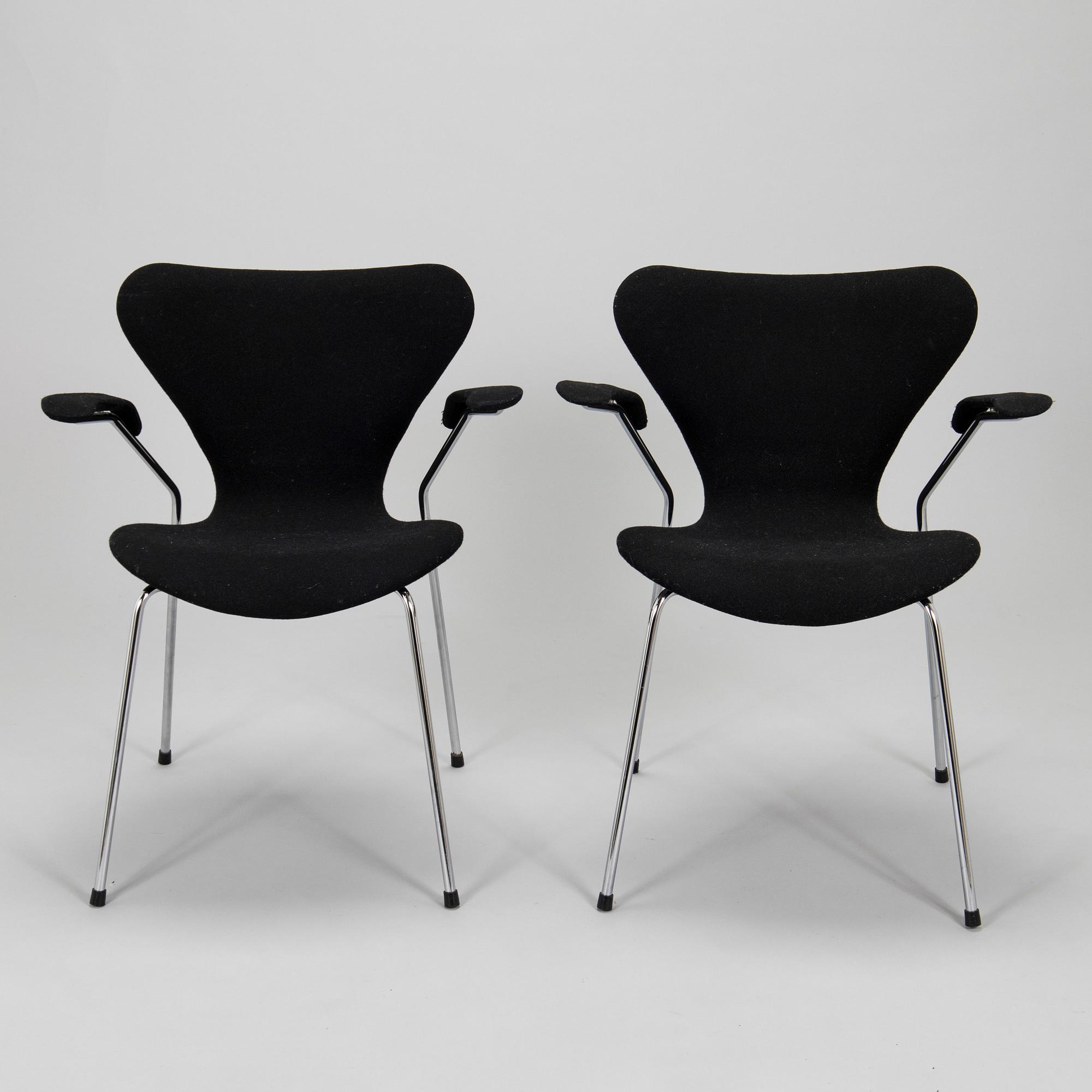 Arne Jacobsen, stolar, ett par, "Sjuan", Fritz Hansen, Danmark 1900-talets slut.