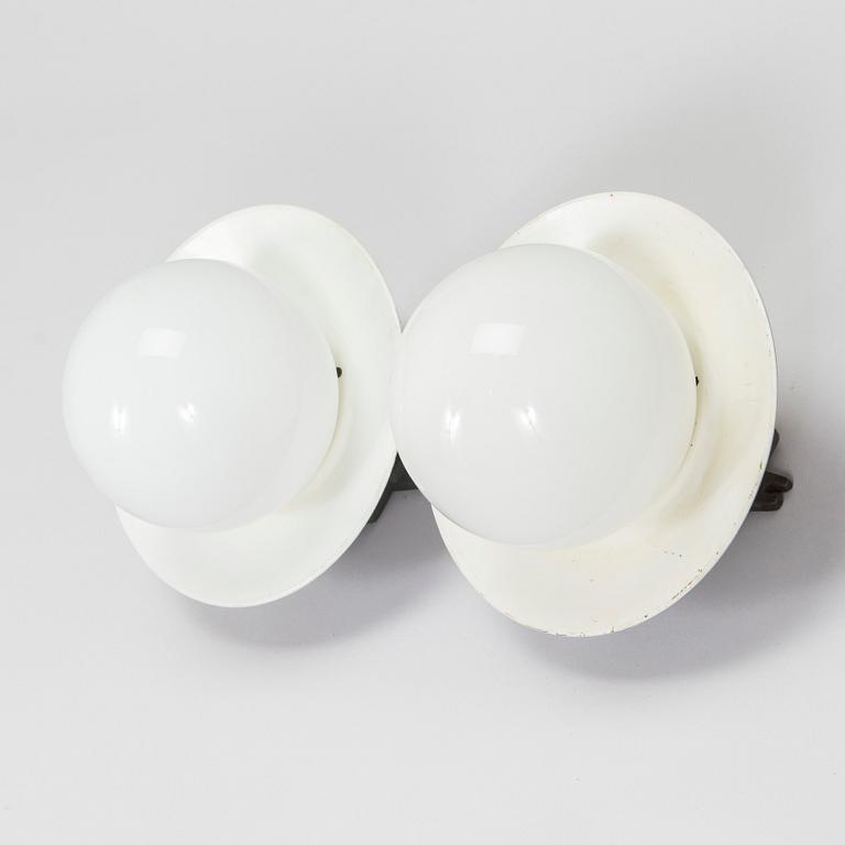 Paavo Tynell, a pair of 1930s wall light, model 2602 Taito, 1930s.
