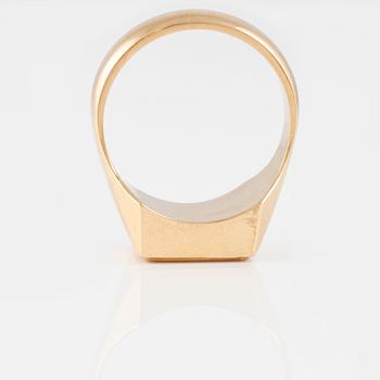 KLACKRING, 18K guld, Alton, Falköping, 1977. Vikt 16,1 gram.