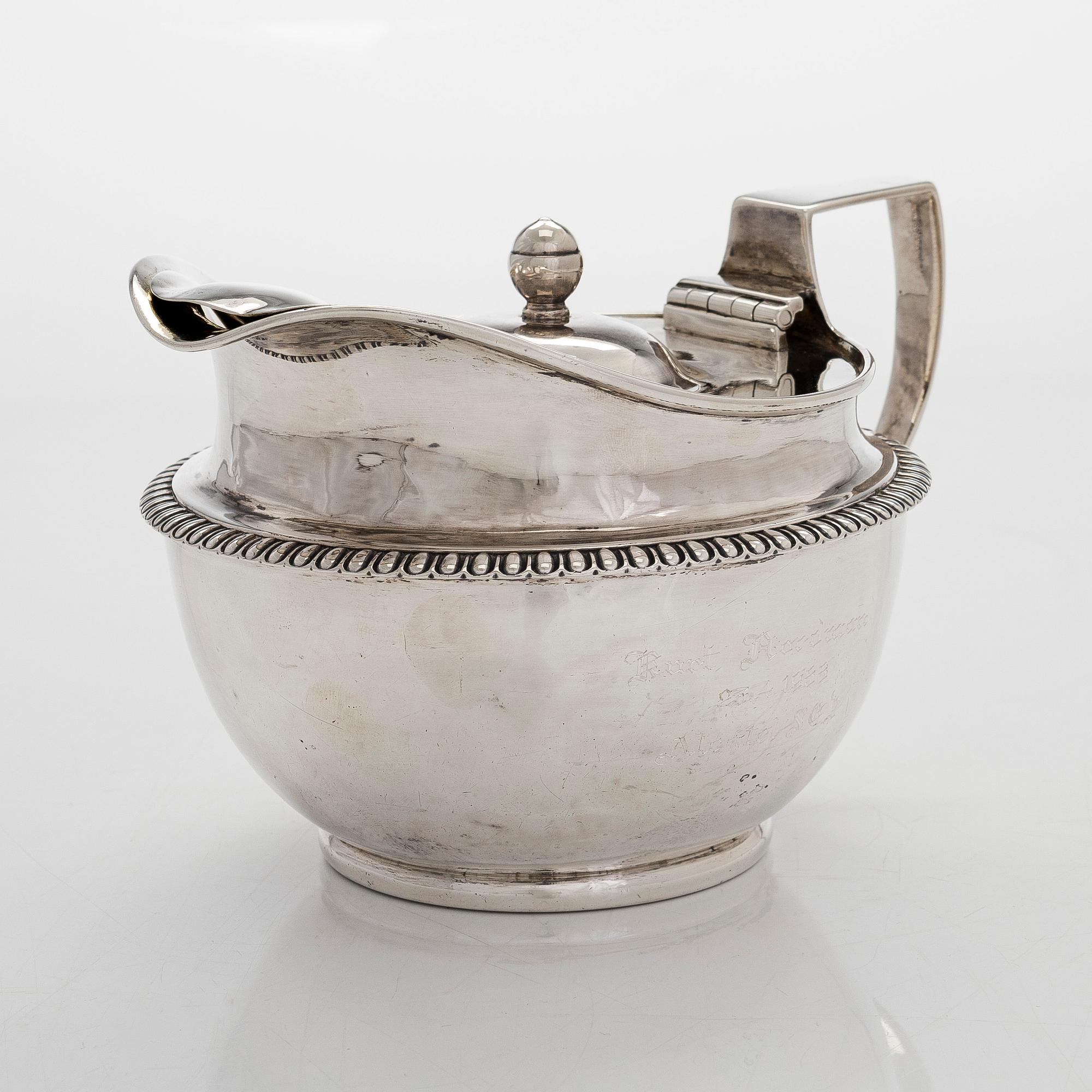 Kanna med lock, silver, London 1814.