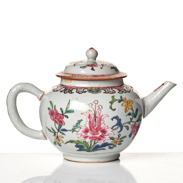 A famille rose tea pot with cover and cups with stand, Qing dynasty, 18th Century.